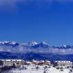 冬の八ヶ岳連峰と車山高原スカイパークホテル